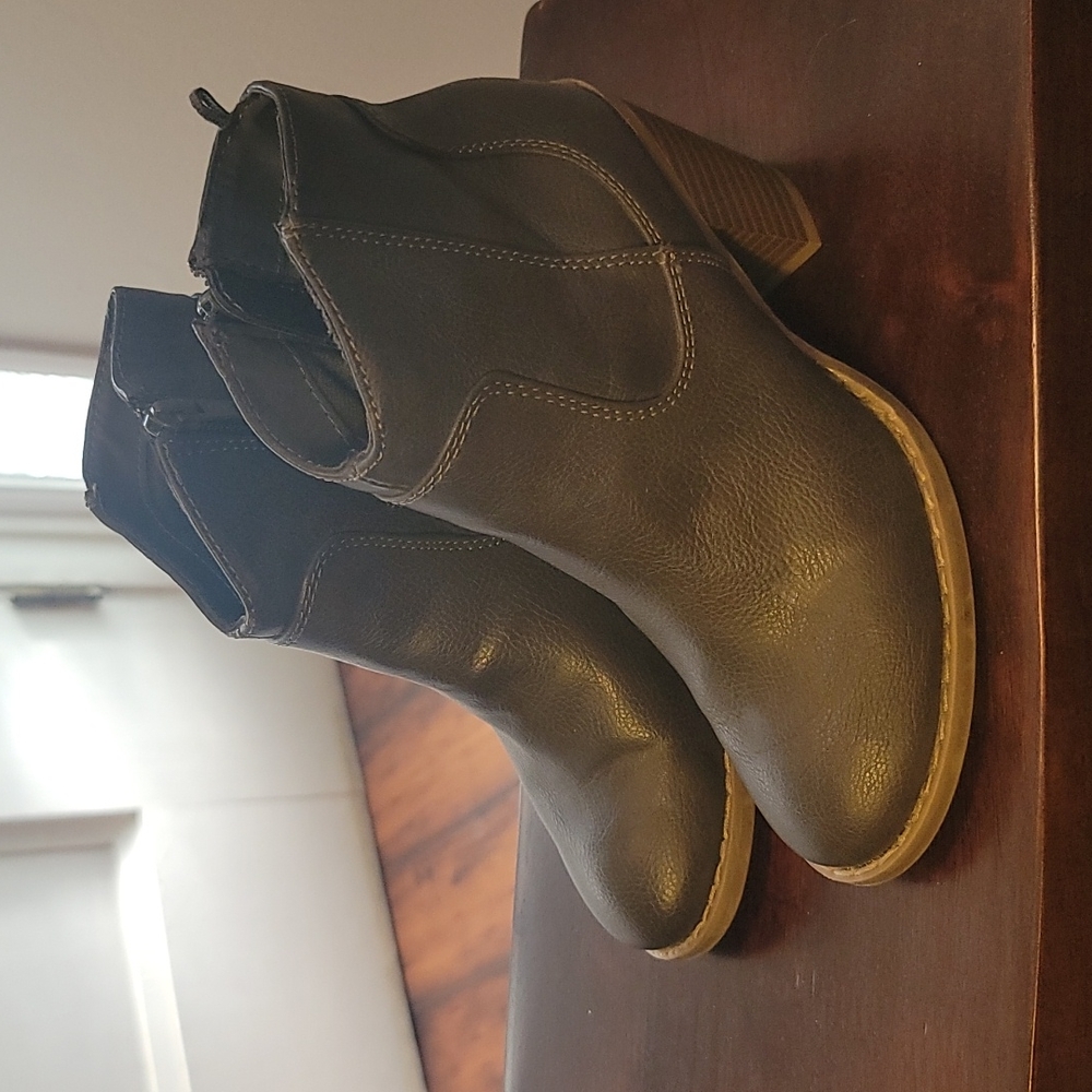 Women's casual shoes